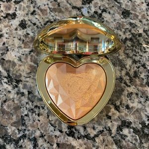 Too Faced Love Light Prismatic Highlighter